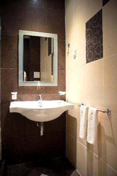 Hotel Victoria Panagjuriste Kültér fotó