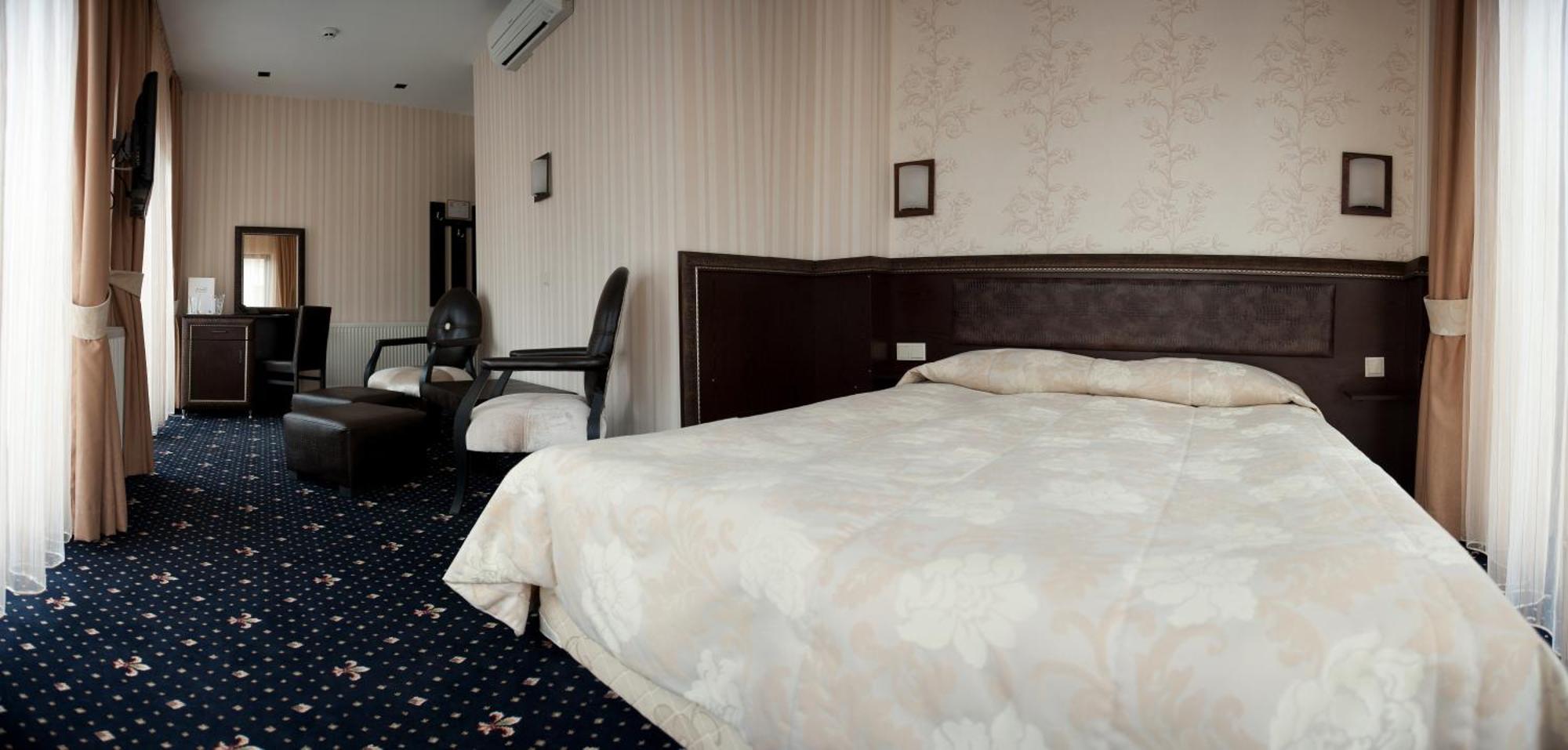 Hotel Victoria Panagjuriste Kültér fotó