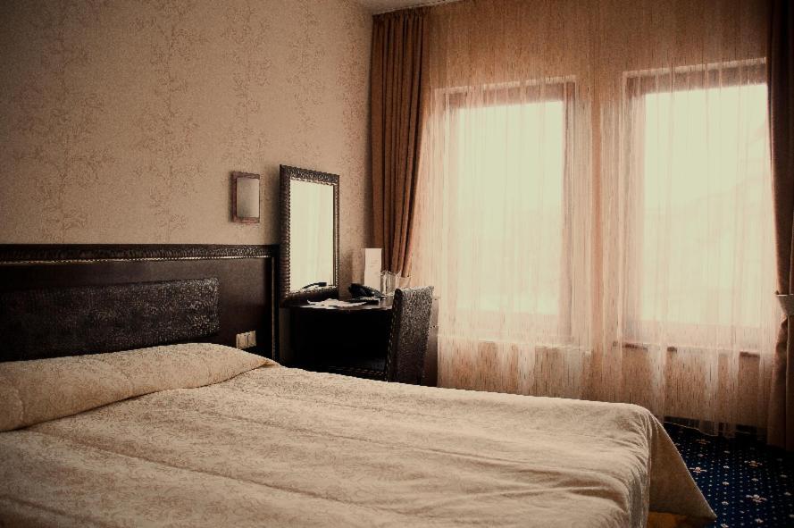 Hotel Victoria Panagjuriste Kültér fotó