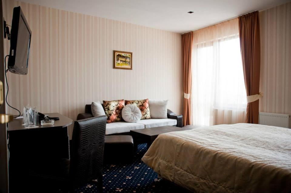 Hotel Victoria Panagjuriste Kültér fotó