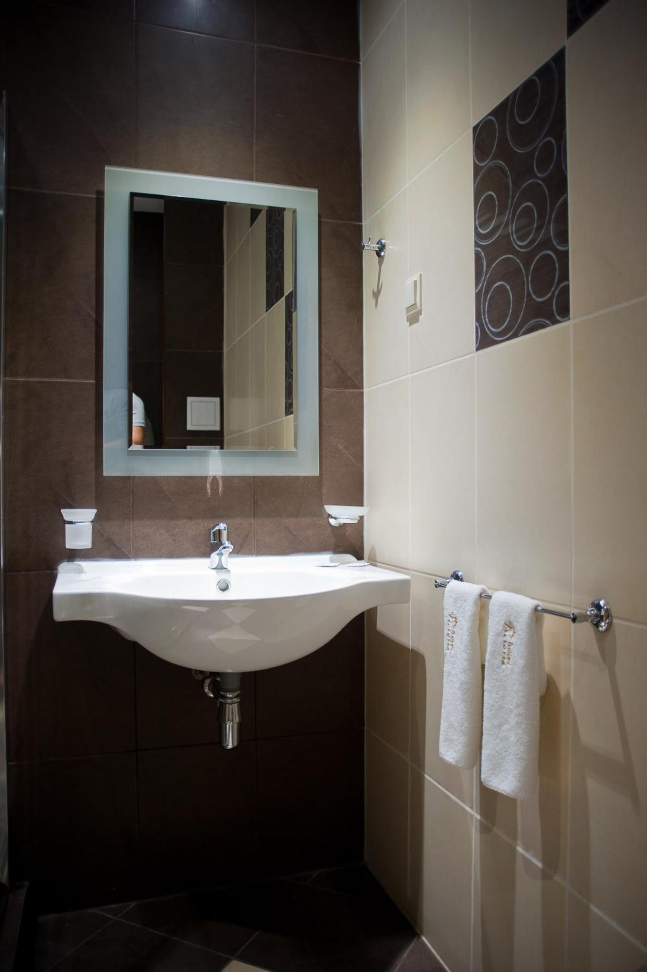 Hotel Victoria Panagjuriste Kültér fotó