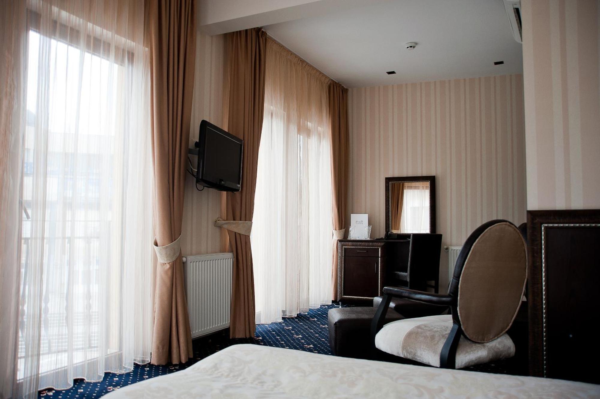 Hotel Victoria Panagjuriste Kültér fotó